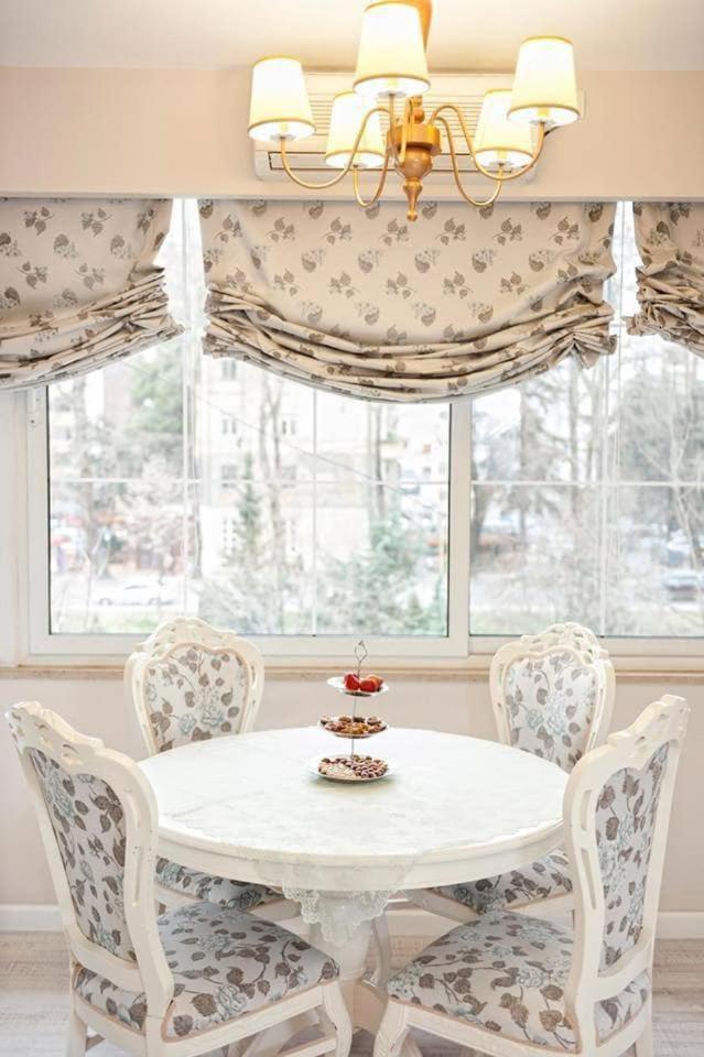 Riverside Elegance In The Heart Of *
